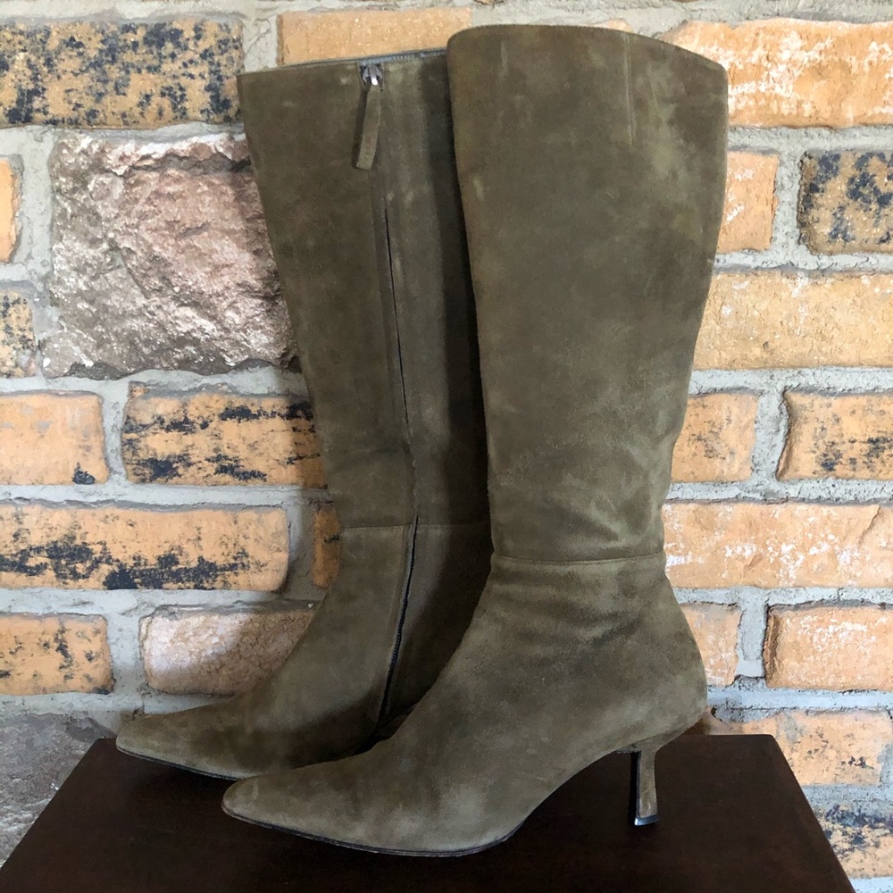 Richard Tyler fabulous suede heeled boots
